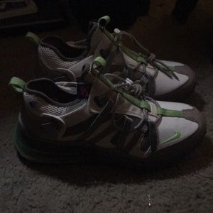 270 Air max (desert sand) never worn..